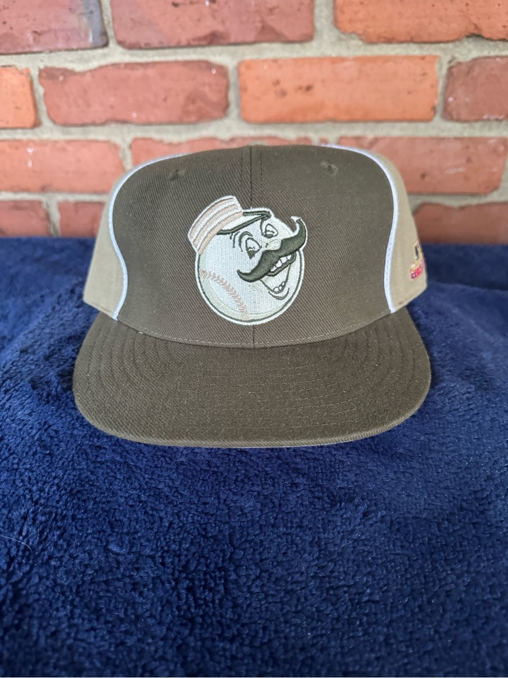 Vintage Cincinnati Reds Hat American Needle 7 1/4 Olive
Green Khaki Tan Mr Red - Picture 9 of 9